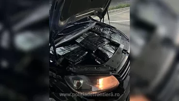 Descoperire de mii de lei sub capota unei mașini. Ce au găsit polițiștii din Iași