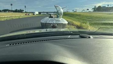 Poliţiştii au oprit un OZN pe o autostradă din SUA, apoi au făcut poze cu el. Cum arată și ce au spus aceștia: „A fost puțin ieșit din comun!” (FOTO)