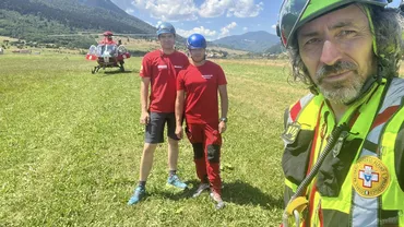 Trei francezi, salvaţi cu elicopterul de salvamontişti, după ce s-au dus pe creasta principală din Piatra Craiului fără echipament