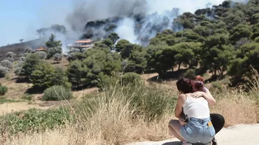 Incendiu puternic în Keratea, la sud-est de Atena. Autoritățile elene au ordonat evacuarea