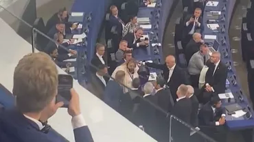 Diana Șoșoacă, dată afară din plenul Parlamentului European / Șefa P.E.: „De câți colegi e nevoie pentru a fi escortată din sală?” (VIDEO)