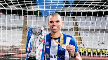 Legendarul Pepe se retrage din fotbal la 41 de ani. Fundașul portughez a jucat în 878 de meciuri