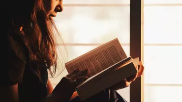 3 genuri literare populare în 2024 - recomandări de cărți de la Bookzone