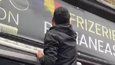 Protestele violente din Marea Britanie îi afectează și pe români. Proprietarul unei frizerii din Londra a șters drapelul României și inscripția „Frizerie românească” (VIDEO)