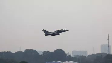 Un pilot s-a catapultat în ultimul moment înainte de a se prăbuși avionul. Scenele din Alaska au fost surprinse (VIDEO)