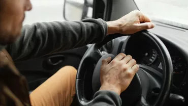 Șoferii cu un comportament agresiv în trafic pot fi reclamați direct pe aplicația MAI. Ce fapte se încadrează și cum sunt sancționate