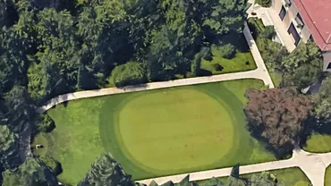 Klaus Iohannis dispune de un mini-teren de golf și la reședința oficială de la Vila Lac 3, nu doar la Neptun