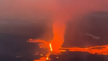 Erupție vulcanică surprinsă din avion: Imagini spectaculoase filmate de pasageri (VIDEO)