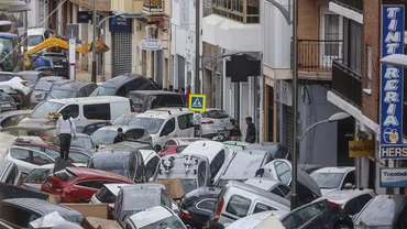 Ajutoare pentru sistrații din Valencia. O navă cu 104 infanteriști marini, camioane cu alimente și apă au sosit în zona afectată de inundații
