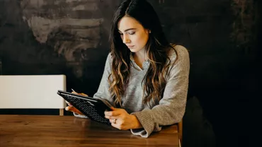 3 motive pentru care să nu mai cauți răspunsuri online atunci când crezi că ai o problemă de sănătate
