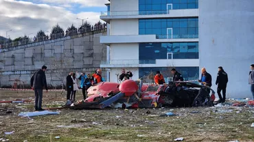 Patru persoane au murit într-un accident aviatic, după ce un elicopter a lovit un spital în Turcia (FOTO)