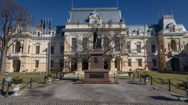 Zeci de angajați ai Primăriei Iași își vor pierde locurile de muncă. Motivul
