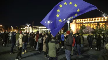 Lideri ai PSD, PNL, USR și UDMR, precum și reprezentanții minorităților naționale au decis formarea „unei coaliții pentru stabilitate și modernizare”. Textul Rezoluției