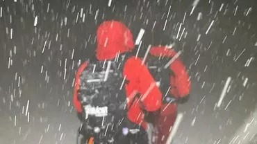 Doi turiști, dintre care unul accidentat, s-au rătăcit în munții Maramureșului. Salvamontiștii au intervenit