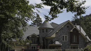 Primarul din Sinaia, Vlad Oprea, vizat de percheziții DNA în legătură cu proprietățile sale imobiliare