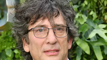 Cel mai vândut scriitor britanic, autorul cărților ecranizate Good Omens, Zei americani și Coraline, Neil Gaiman se confruntă cu mai multe acuzații de agresiune sexuală