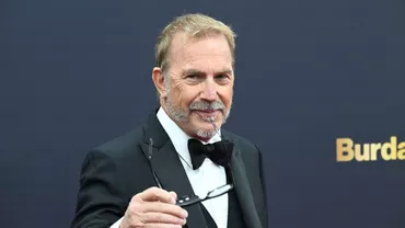 Kevin Costner a împlinit 70 de ani și a sărbătorit postând o fotografie din copilărie: „Dacă vă vine să credeți, ăsta sunt eu”