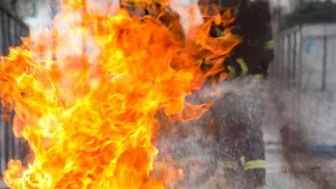 Incendiu de proporții în Chiajna. A luat foc mansarda unui bloc cu 7 etaje din Militari Residence