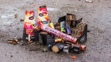 Iași: 18 copii internaţi cu răni din cauza petardelor. Unora li s-au amputat degetele sau chiar palma