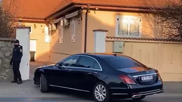 Klaus Iohannis a ajuns la locuința sa din Sibiu la peste 4 ore de la plecarea de la Cotroceni / El nu a mai beneficiat de antemergător cu girofar (VIDEO)