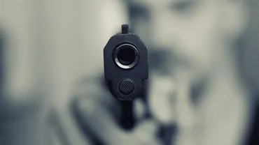 Adolescentă de 15 ani amenințată cu pistolul. Bărbatul pretindea că este polițist
