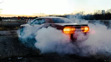 Revine taxa auto pentru mașini poluante. Impactul e mare, sunt peste 8 milioane mijloace de transport