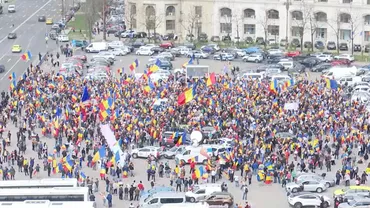 Circa 3.000 de persoane prezente la manifestația AUR pentru Georgescu / El n-a venit, ci s-a dus la Poliție (VIDEO)