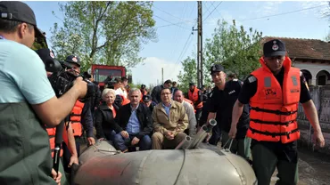 Mircea Dinescu îl desființează pe Victor Ponta, în scandalul inundării satelor românești: El este adevăratul prostănac. A greșit Iliescu / Minte cu nerușinare. A vrut să se dea mare (VIDEO)