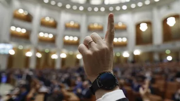 Un deputat AUR a criticat femeile bugetare. „Știm foarte bine cum au ajuns în anumite fotolii”