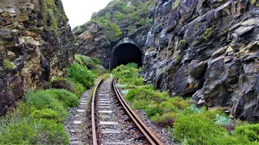 Îmbunătățirea transportului feroviar: Trenul modernizat PNRR începe circulația pe ruta București – Constanța