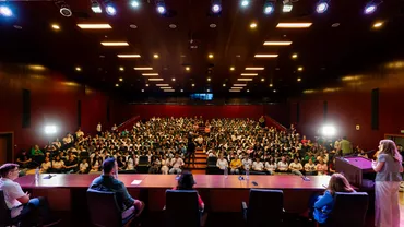 Fundația Tinmar continuă misiunea sa educațională în județul Prahova: 1835 de burse pentru elevii merituoși