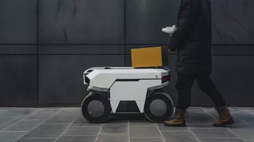 Curierul viitorului? Amazon testează roboți care-ți aduc comanda la ușă