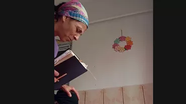 Scene șocante în Dumbrăveni: Femeie filmată când își „exorcizează” fetița. Copila e obligată să spună câți „draci” are în ea și că nu a ascultat de Dumnezeu. Protecţia Copilului şi Poliţia fac anchete