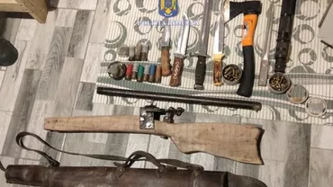 Percheziții la braconierii din Bihor. Polițiștii au ridicat arme, muniție, săgeți și trofee vânătorești