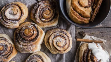 Rulouri cu scorțișoară de casă: rețeta virală de pe TikTok pas cu pas (VIDEO)