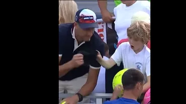 Scene revoltătoare la US Open: Un afacerist i-a smuls unui copil șapca dăruită de un jucător. Cum s-a scuzat apoi (VIDEO)