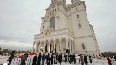 A început slujba de sfinţire a picturii Catedralei Naţionale