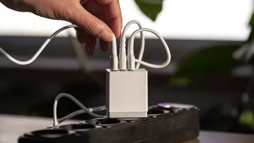 Pericolele ascunse ale prelungitoarelor din locuință. Ce aparate nu trebuie conectate niciodată la ele