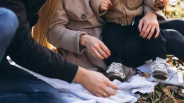 Viața decentă se scumpește alarmant! Cât trebuie să cheltuiască o familie pentru a trăi normal în România, în 2025