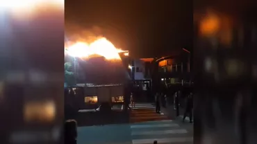 Incendiu la pensiune din Delta Dunării, în care erau zeci de turiști (VIDEO)