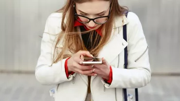 Peste 2.000 de femei șantajate cu imagini intime pe Telegram. Autoritățile moldovene au destructurat o rețea infracțională