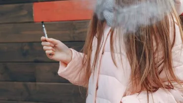 O țigară electronică le-a trimis la spital. Trei eleve din Iași, victimele unui incident neașteptat în clasă