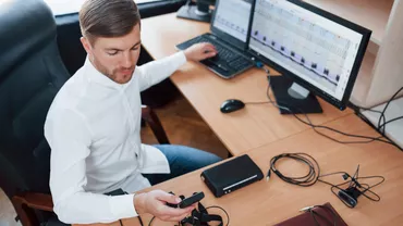 Când este recomandată detectarea microfoanelor ascunse?