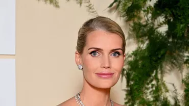Eleganță pură și ecouri regale! Lady Kitty Spencer uimește într-o ținută ce trimite direct la stilul legendar al Prințesei Diana (FOTO)