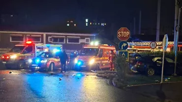 Accident într-un sens giratoriu din Oradea. Șoferul a zburat peste sens și peste alte două mașini (VIDEO)