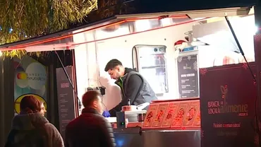 Târgul de Crăciun din Sectorul 6 are singurul food truck social din România. Mănânci bine și faci o faptă bună. Sute de persoane vulnerabile sunt ajutate (VIDEO)