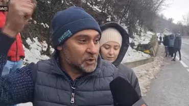 Un TIR s-a răsturnat în Mehedinți. Localnicii voiau să ia marfa. Ce credeau aceștia că se află în interior: “Am venit să luăm”
