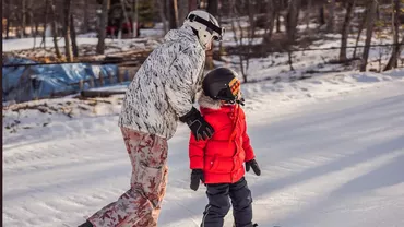Vacanța de schi cu copilul, pe Valea Prahovei ori în Poiana Brașov? Cel mai „ieftin, 1.700 lei/zi