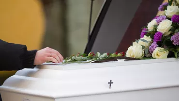 Costurile unei înmormântări explodează în 2026. Sumele uriașe pe care le plătesc familiile din România