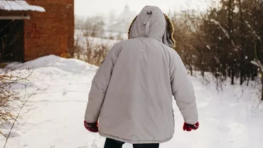 Un copil a mers 6 km prin zăpadă, după ce a fost dat jos din autobuz pentru că nu avea biletul bun